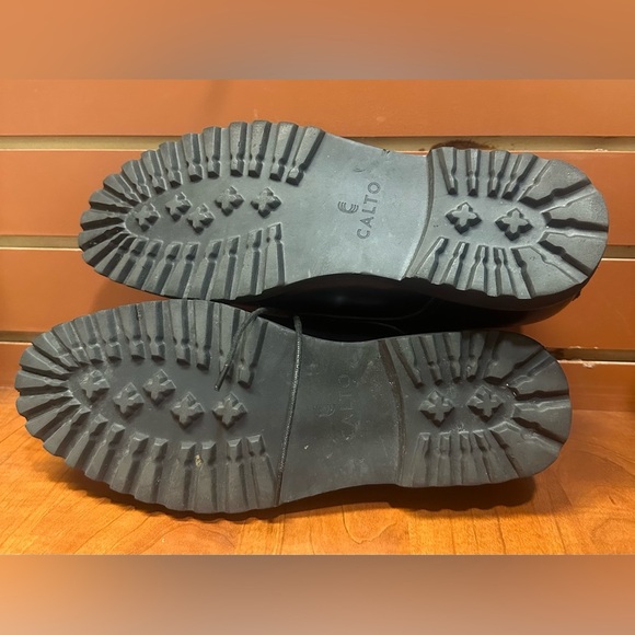 CALTO
Classic Black Oxfords with Polished Leather Finish - Picture 2 of 11